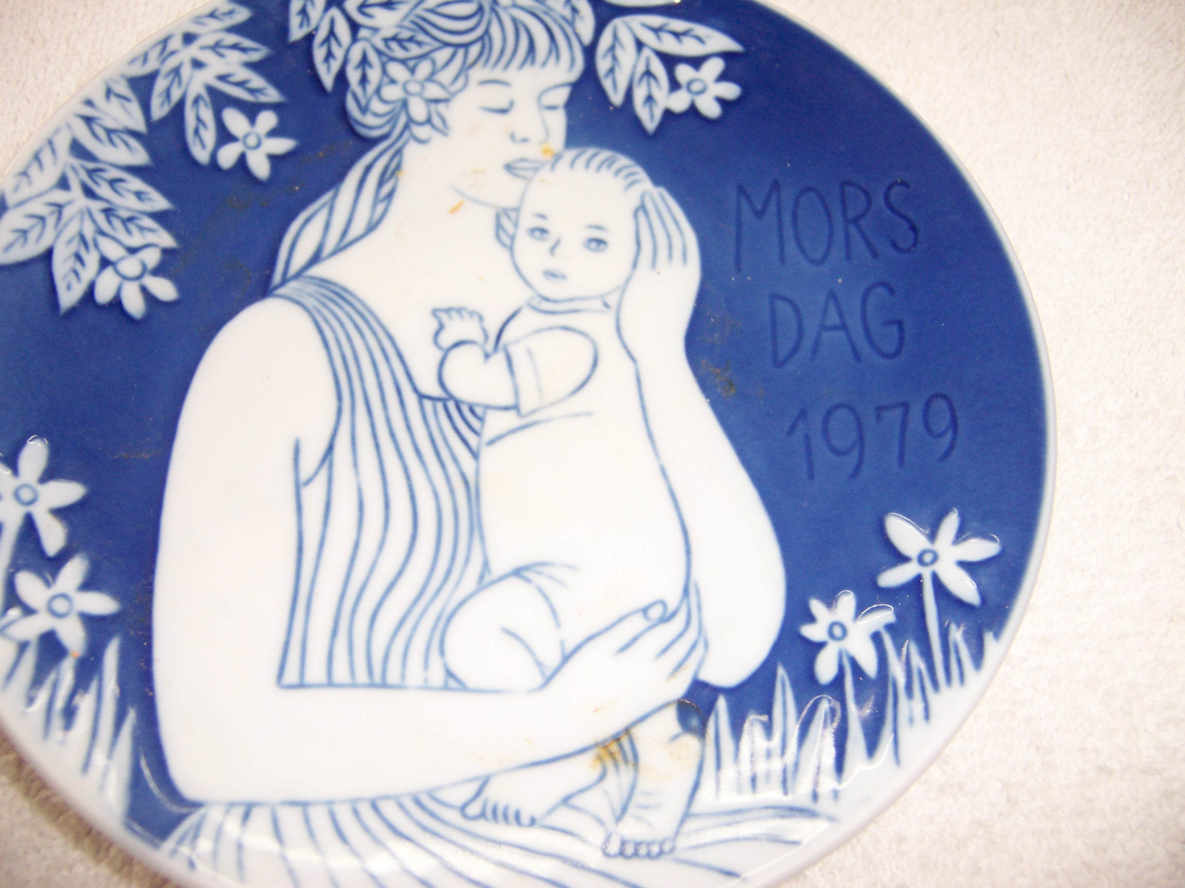 ROYAL COPENHAGEN MOTHER'S DAY WALL PLATE