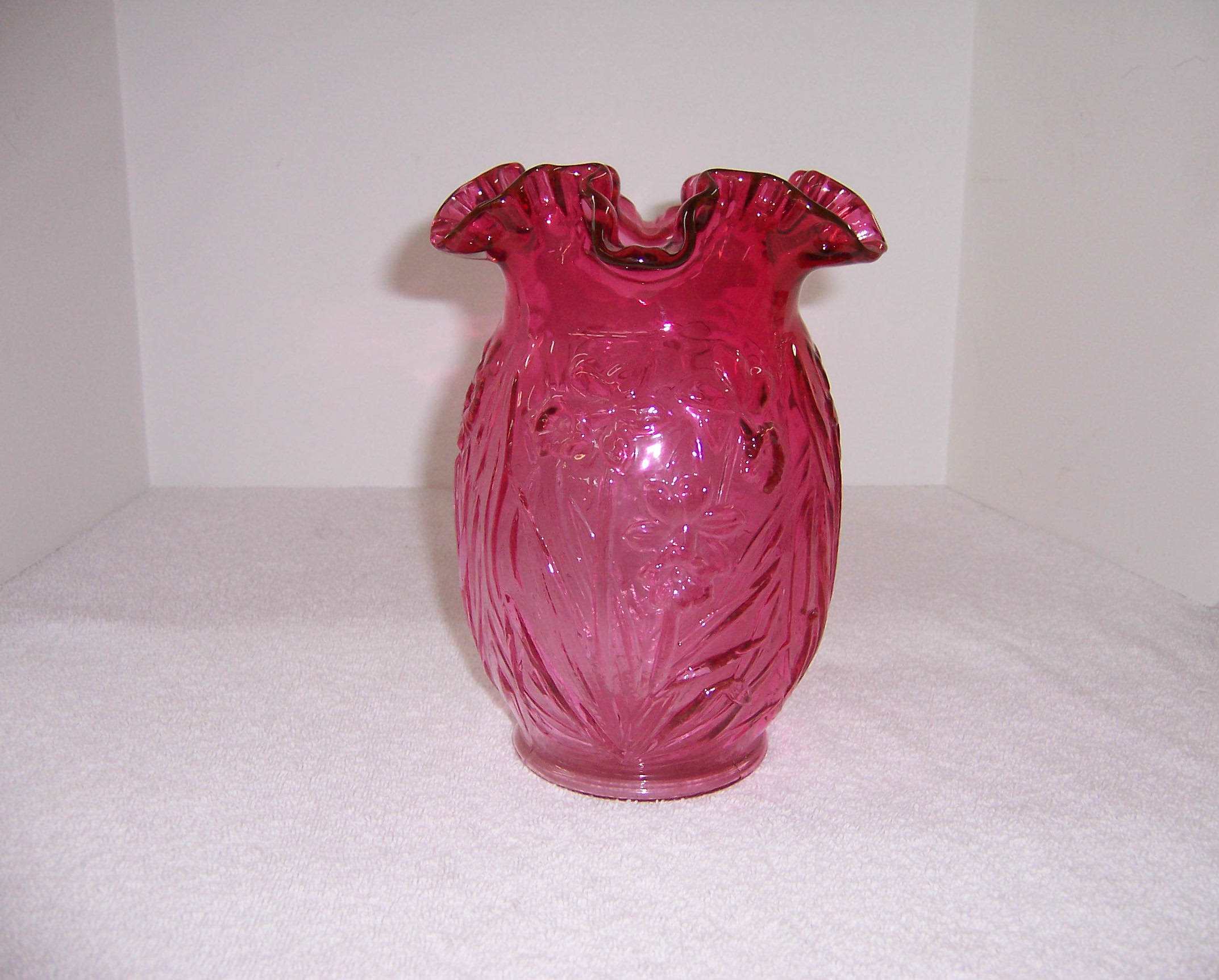 C068-051415-001- Fenton Cranberry Glass Ruffled Daffodil Vase 1.